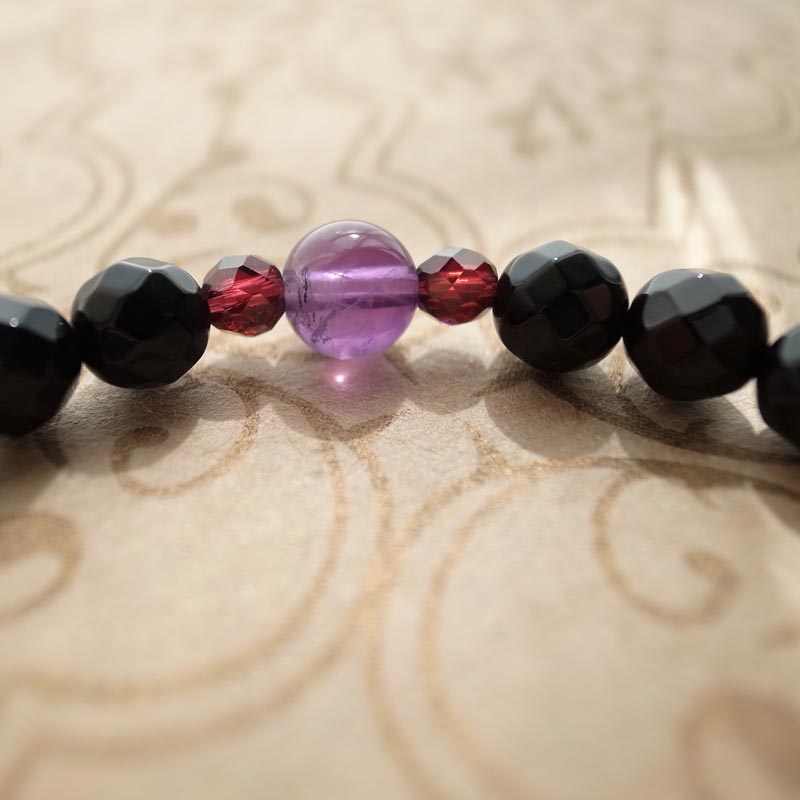 オニキスと柘榴石のブレスレット