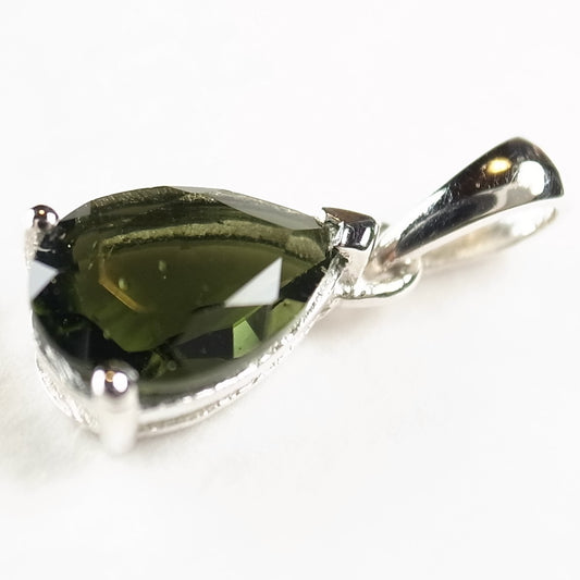 モルダバイト ペンダントトップ