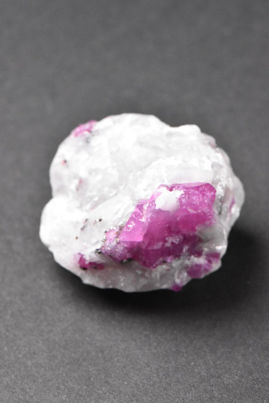Fluorescent Ruby in White Matrix 26mm 15g