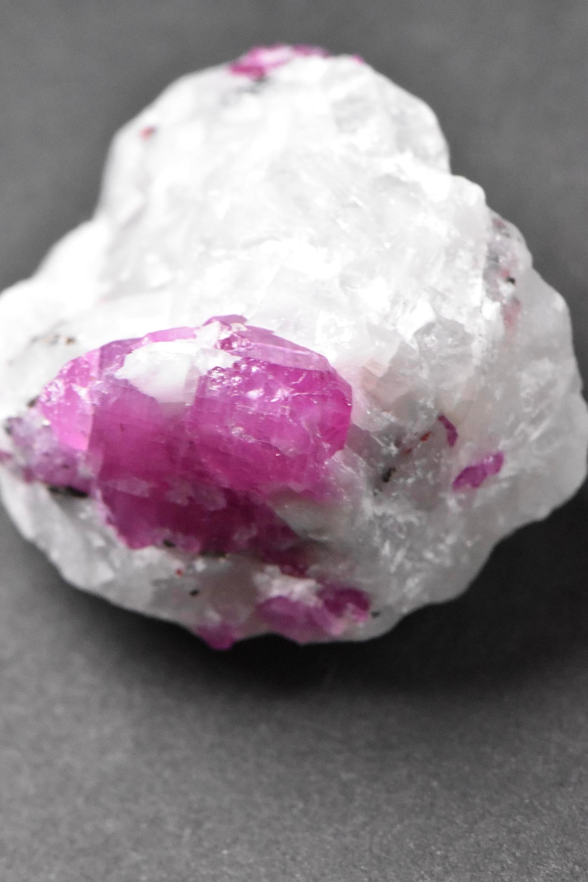 Fluorescent Ruby in White Matrix 26mm 15g