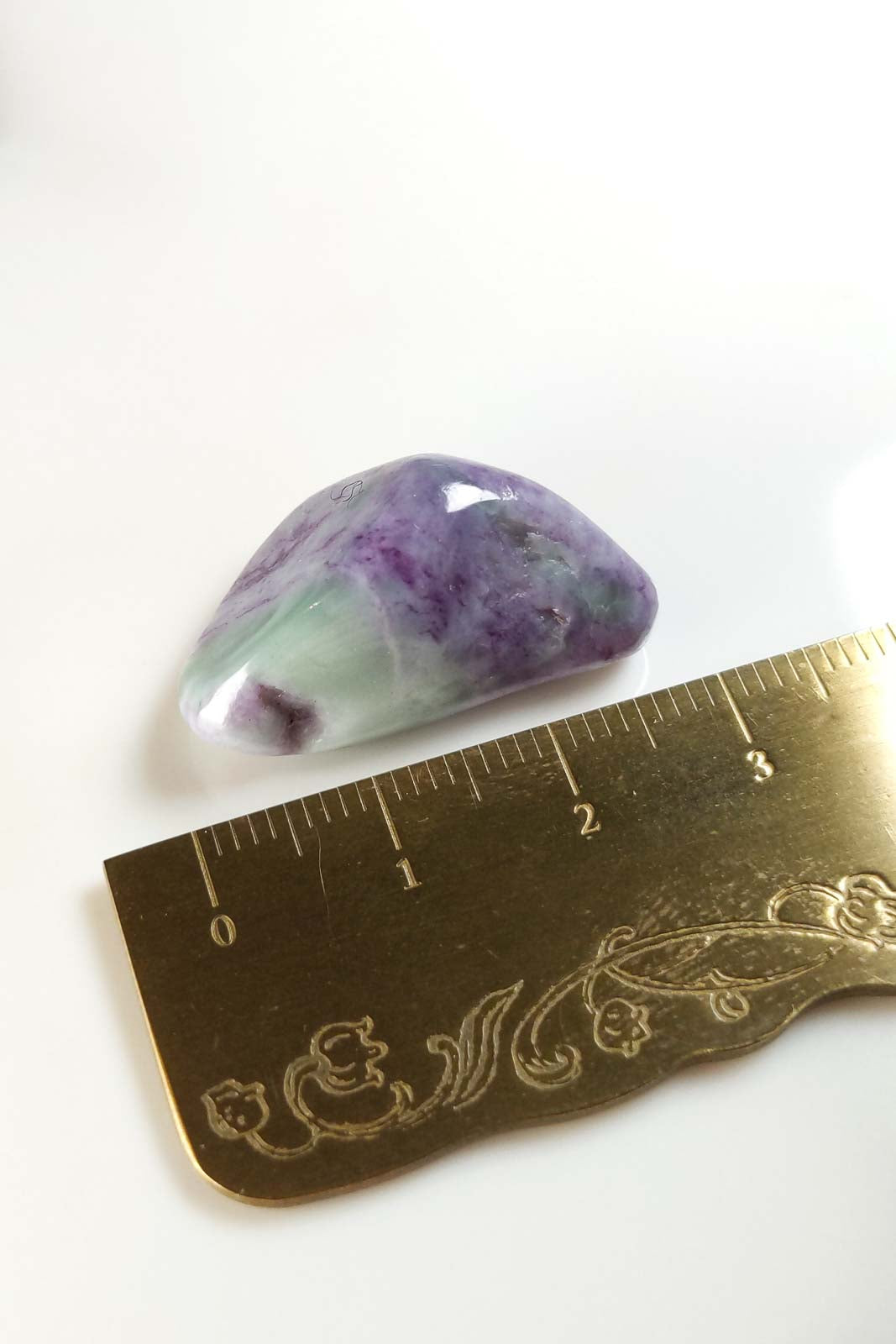 Kammererite Polished Pebble — Purple and Pale Green 27mm 6.94g