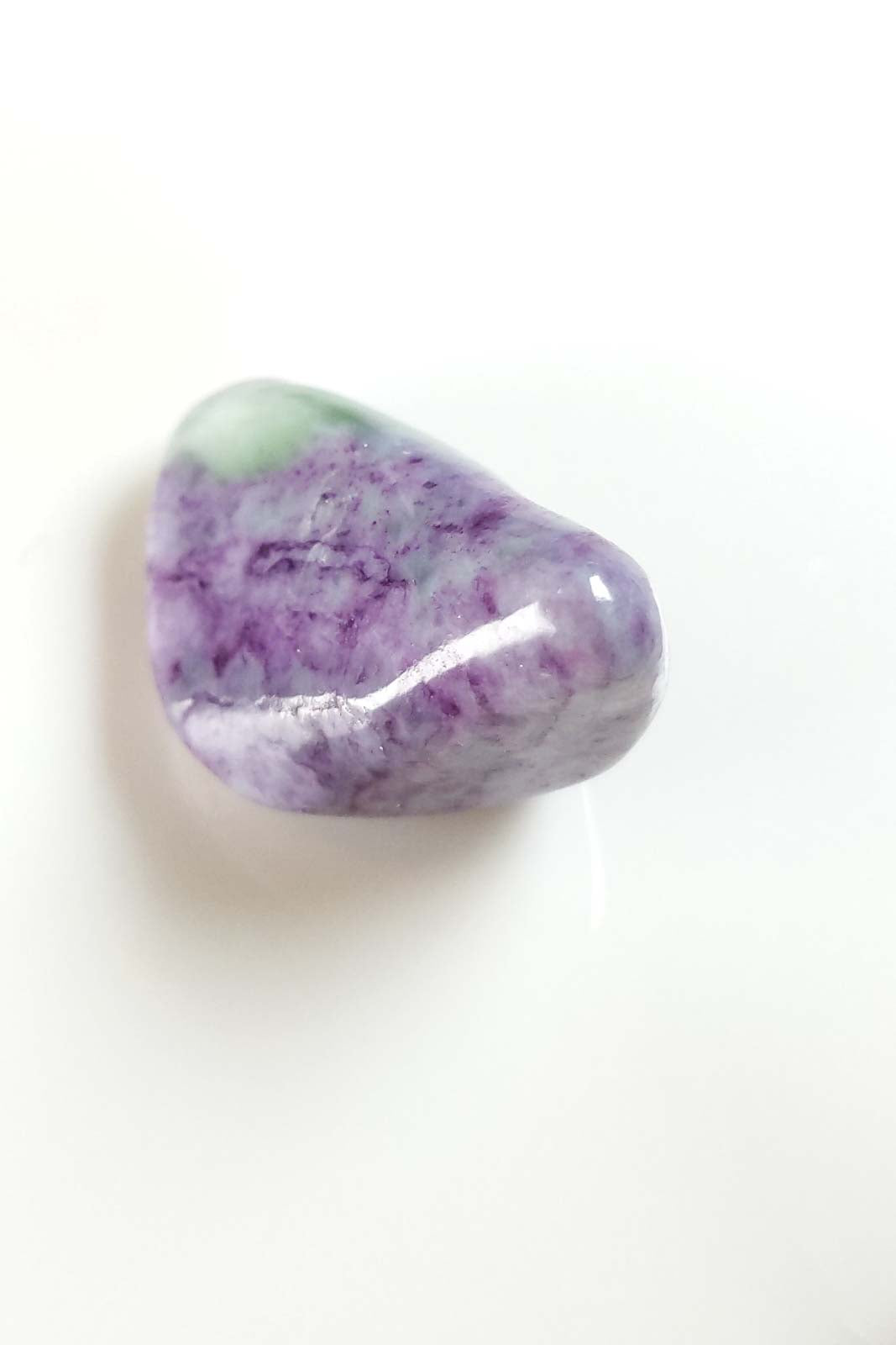 Kammererite Polished Pebble — Purple and Pale Green 27mm 6.94g