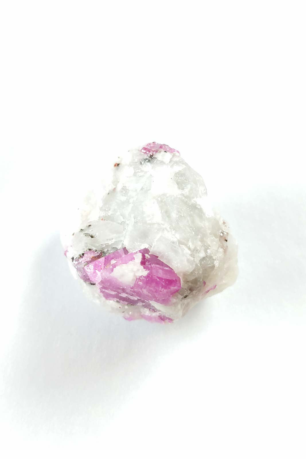 Fluorescent Ruby in White Matrix 26mm 15g