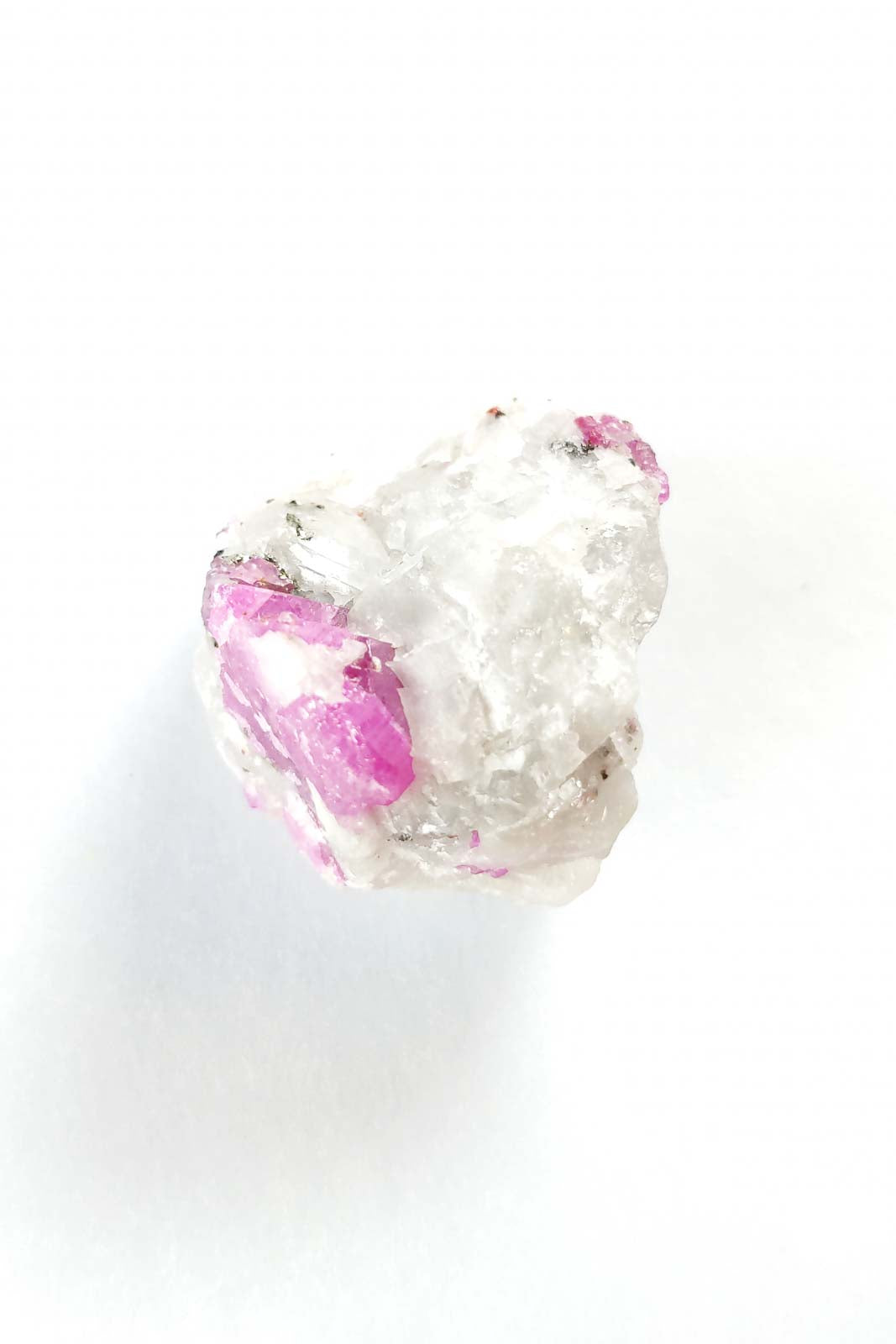 Fluorescent Ruby in White Matrix 26mm 15g