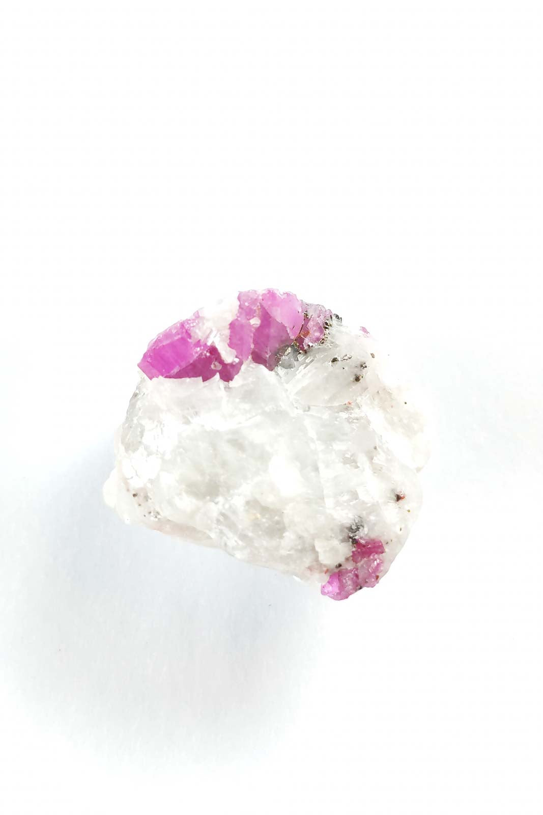 Fluorescent Ruby in White Matrix 26mm 15g